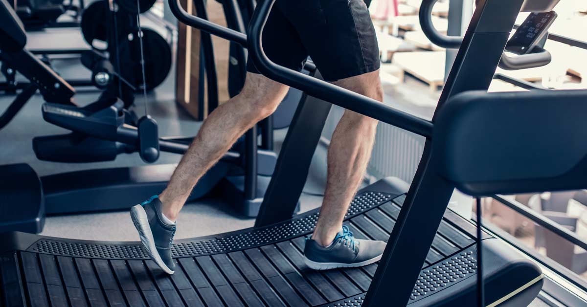 Unsa ang curved nga treadmill ug kung giunsa kini magamit?